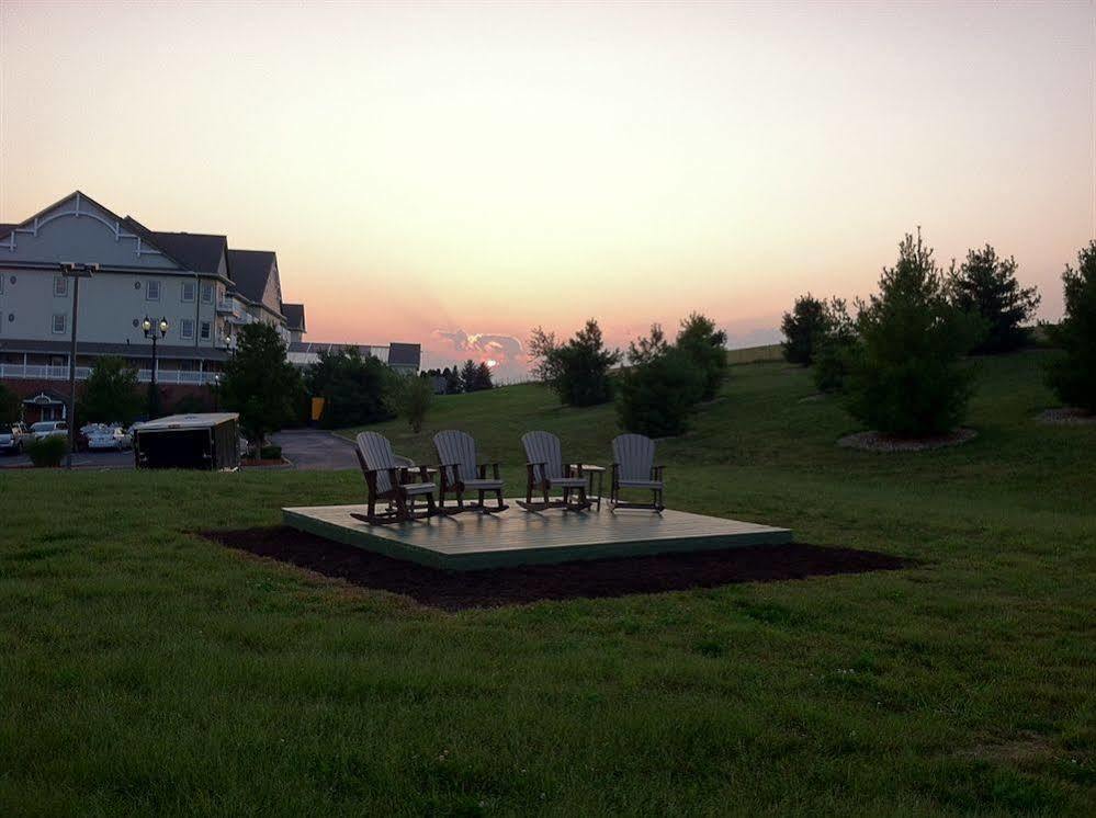 Carlisle Inn Sugarcreek Exteriör bild